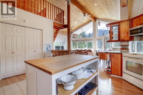 Kitchen - 6209 Sawczuk Road Sawczuk Road, Trout Lake, BC V0G1R2 Photo 5