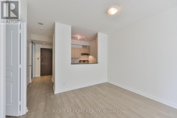 Primary Bedroom - 621 - 438 Richmond Street W, Toronto, ON M5V3S6 Photo 4