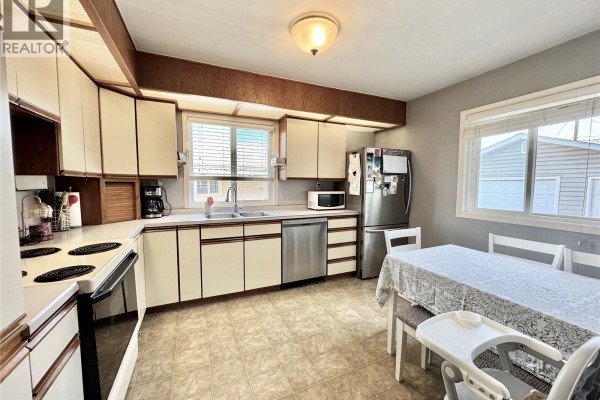 Living room - 621 23rd Street W, Prince Albert, SK S6V4M4 Photo 2
