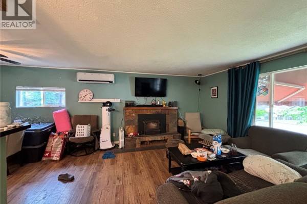 Living room - 621 Dogwood Dr, Gold River, BC V0P1G0 Photo 3