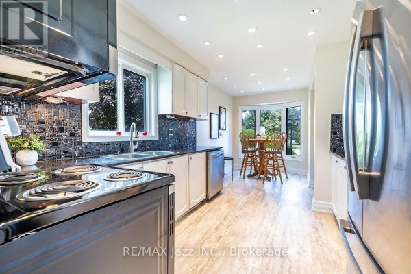 621 Flavelle Court, Pickering, ON, photo 3