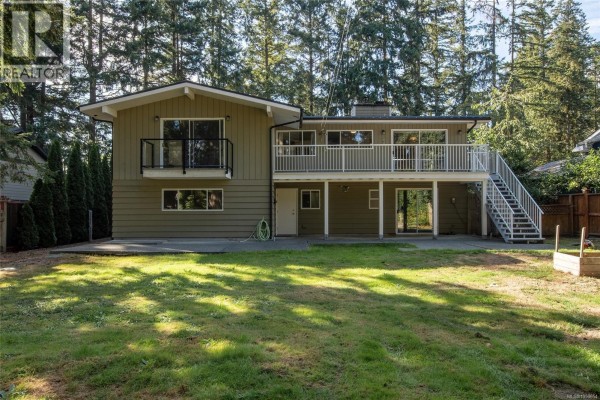 Living room - 6213 Lakes Rd, Duncan, BC V9L4J8 Photo 2