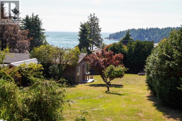 6217 Bligh Road, Sechelt, BC V7Z0M1 Photo 2