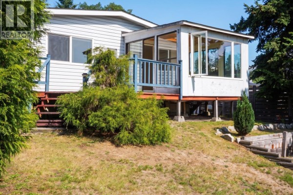 6217 Bligh Road, Sechelt, BC V7Z0M1 Photo 3