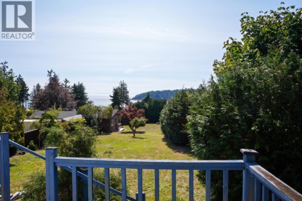 6217 Bligh Road, Sechelt, BC V7Z0M1 Photo 4