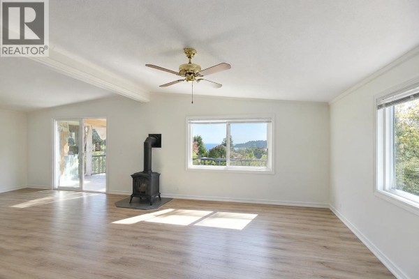 6217 Bligh Road, Sechelt, BC V7Z0M1 Photo 5