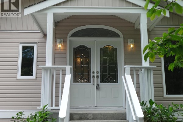 6217 Norwest Bay Road, Sechelt, BC V7Z0M2 Photo 4