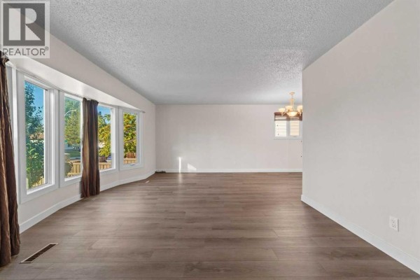 Primary Bedroom - 6218 34a Avenue, Edmonton, AB T6L1E4 Photo 5