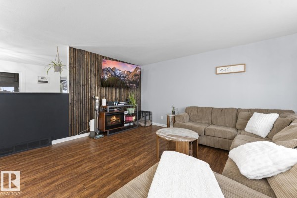 Kitchen - 622 13 St, Cold Lake, AB T9M1B2 Photo 3