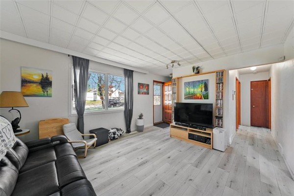 Primary Bedroom - 622 Pasadena Avenue, Winnipeg, MB R3T2S9 Photo 4