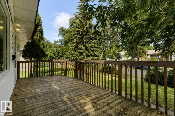 Family room - 6221 44b Avenue, Camrose, AB T4V0B5 Photo 4