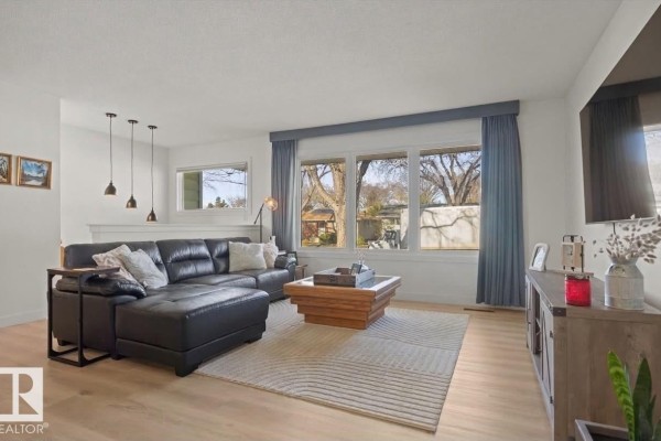 Family room - 6223 147 Av Nw, Edmonton, AB T5A1T6 Photo 4