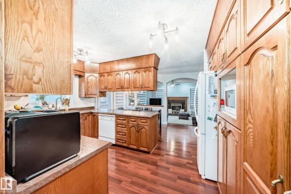 Den - 6223 162b Ave Nw, Edmonton, AB T5Y2S1 Photo 5