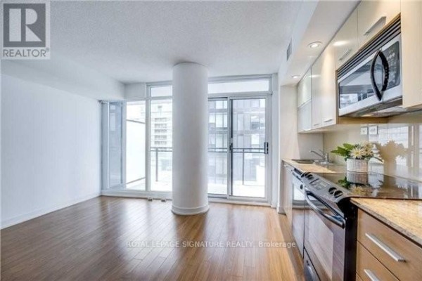 Dining room - 623 - 8 Telegram Mews, Toronto, ON M5V3Z5 Photo 2