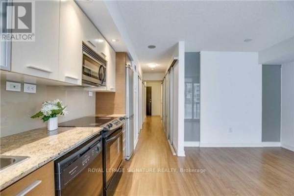 Kitchen - 623 - 8 Telegram Mews, Toronto, ON M5V3Z5 Photo 3