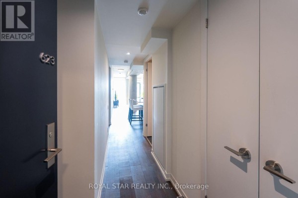 Primary Bedroom - 623 - 95 Bathurst Street, Toronto, ON M5V0H7 Photo 4