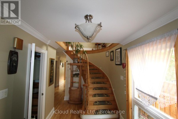 623 Hartfordshire Lane, Mississauga, ON, photo 3
