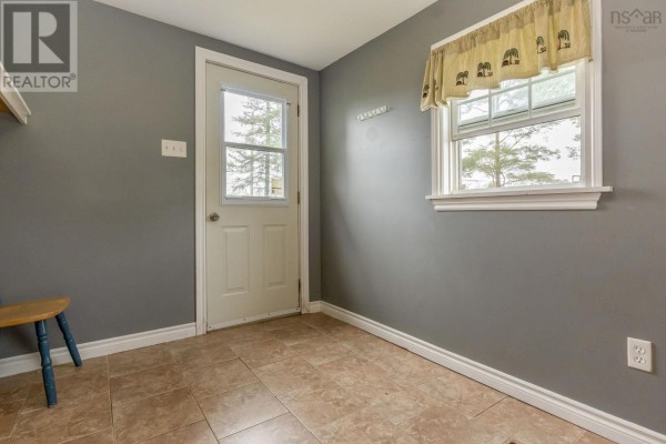 Mud room - 623 Main Street, Lawrencetown, NS B0S1M0 Photo 3