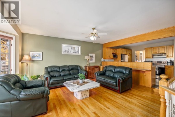 Laundry room - 624 30 Avenue Ne, Calgary, AB T2E2E3 Photo 4