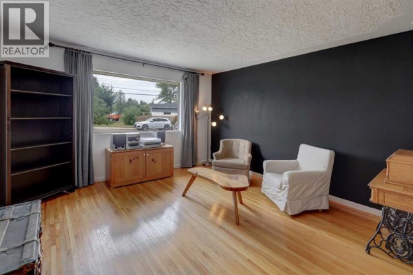 Living room - 624 38 Street Sw, Calgary, AB T3C1T2 Photo 5