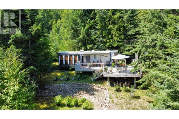 6240 Lake Street, Kaslo, BC V0G1M0 Photo 3