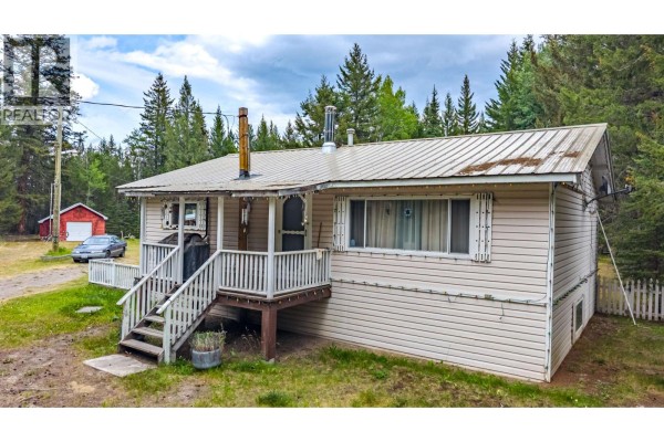Living room - 6247 Aalton Road, Horse Lake, BC V0K2E3 Photo 3