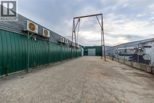 6248 Pleasant Valley Road, Vernon, BC V1B3R3 Photo 5