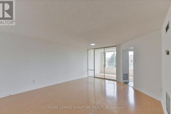 Kitchen - 625 - 1210 Don Mills Road W, Toronto, ON M3B3N9 Photo 2