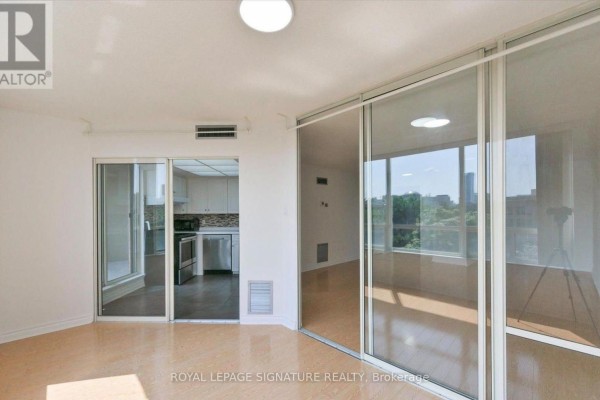Living room - 625 - 1210 Don Mills Road W, Toronto, ON M3B3N9 Photo 4