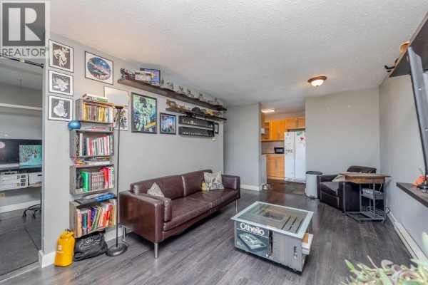 Kitchen - 625 Rowcliffe Avenue Unit# 305, Kelowna, BC V1Y5Y8 Photo 3