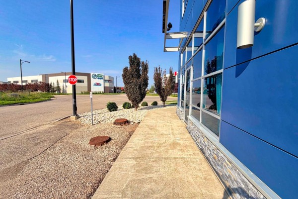 6251 Andrews Loop Sw, Edmonton, AB, photo 2