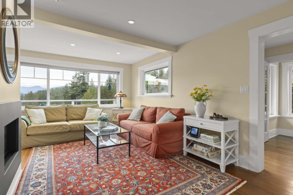 6252 Wellington Avenue, West Vancouver, BC V7W2H4 Photo 4
