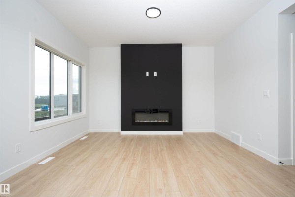 Kitchen - 6255 29 Av Sw, Edmonton, AB T6X3J3 Photo 3