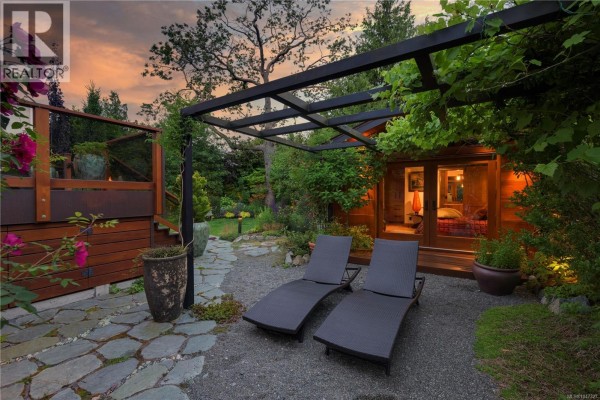 626 Monterey Ave, Oak Bay, BC, photo 3