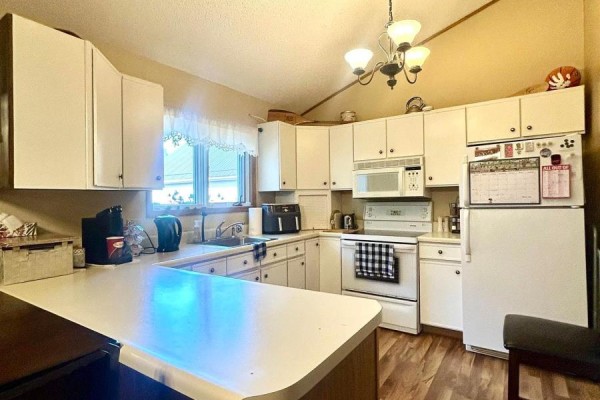 Living room - 626 Second Street West, Fort Frances, ON P9A2Z8 Photo 5