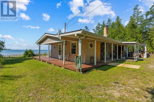Bedroom 3 - 626 Warner Bay Road, Northern Bruce Peninsula, ON N0H2R0 Photo 3