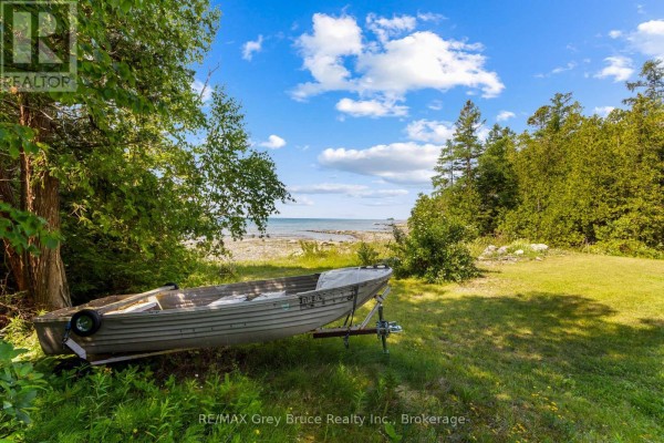 Sitting room - 626 Warner Bay Road, Northern Bruce Peninsula, ON N0H2R0 Photo 4