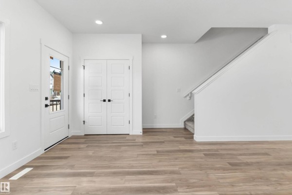 Kitchen - 6265 175a Av Nw, Edmonton, AB T5Y4A5 Photo 3