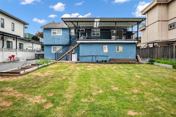 6268 129 Street, Surrey, BC V3X1S6 Photo 4
