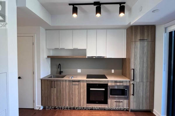 Living room - 627 - 91 Montclair Avenue, Toronto, ON M5P0B1 Photo 2
