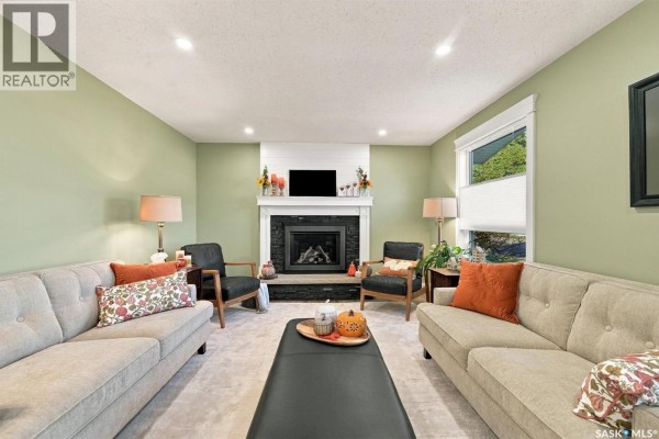 Living room - 627 Spencer Way, Saskatoon, SK S7K7S9 Photo 3