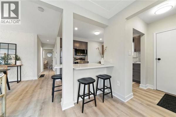 Eat in kitchen - 627 Upper Ottawa Street Unit# 1, Hamilton, ON L8T3T4 Photo 4