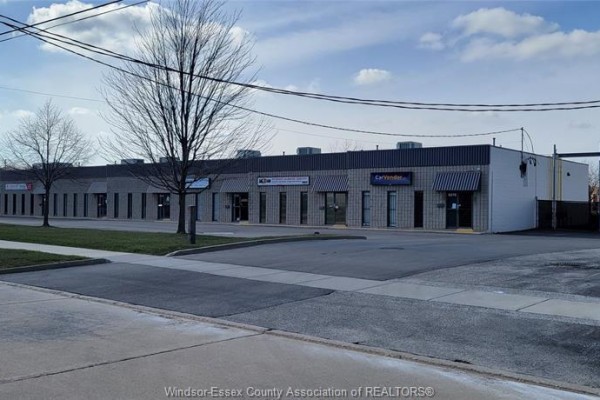 6270 Hawthorne Drive, Windsor, ON, photo 2