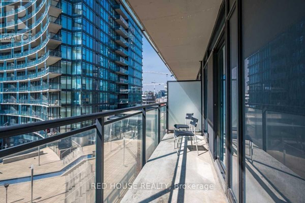 Kitchen - 628 - 8 Telegram Mews, Toronto, ON M5V3Z5 Photo 4