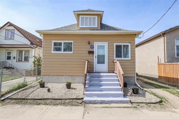 628 Burrows Avenue, Winnipeg, MB, photo 2
