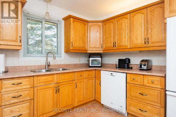 Kitchen - 6281 Graham Court, South Glengarry, ON K0C1E0 Photo 5