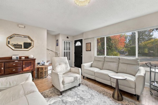 6284 Morgan Place, Surrey, BC V3S5B9 Photo 3