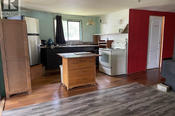 Kitchen - 6286 Cotterpin Place, Deka Lake / Sulphurous / Hathaway Lakes, BC V0K1X0 Photo 3