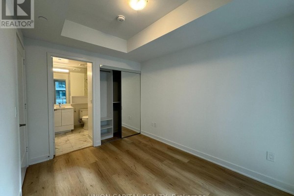 Kitchen - 629 - 60 Princess Street, Toronto, ON M5A2C7 Photo 4