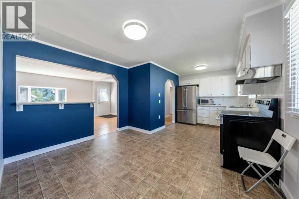 Kitchen - 629 Agate Crescent Se, Calgary, AB T2J0Z4 Photo 4